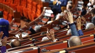 مجلس المستشارين يصادق على مشروع “قانون الإضراب” بالأغلبية