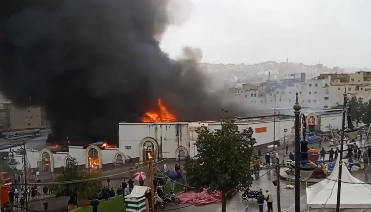 عاجل | حريق مدمر يلتهم سوق القرب في بني مكادة