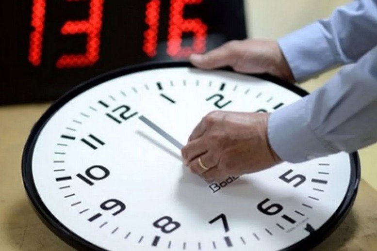 هذا موعد العودة إلى “الساعة القانونية” بالمغرب