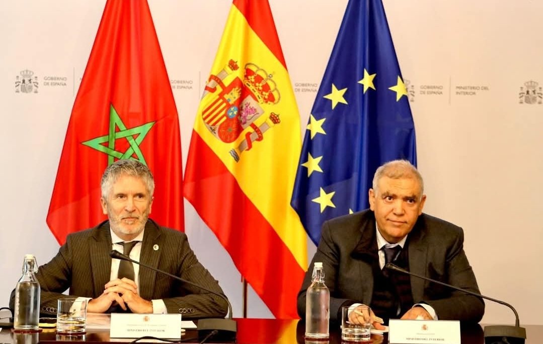 وزيرا الداخلية المغربي والإسباني يتباحثان سبل  التعاون الأمني لتنظيم كأس العالم 2030