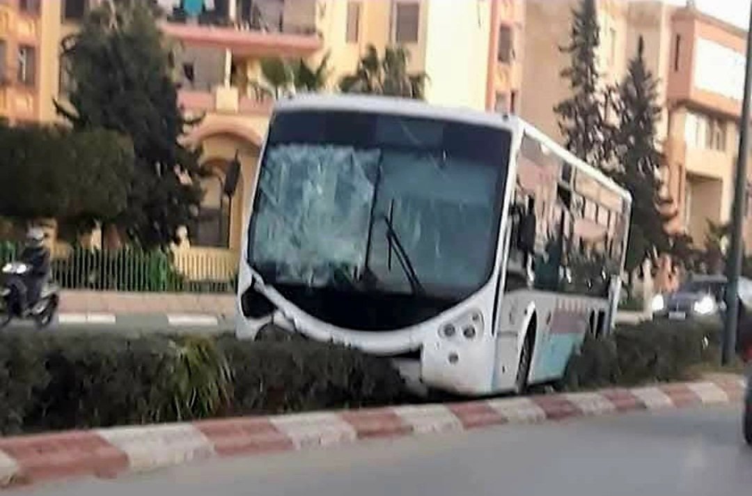 حادث سير في مكناس: انحراف حافلة دون خسائر بشرية