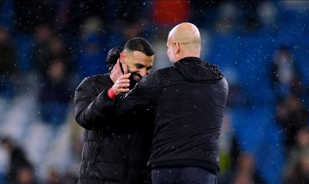 لقطة صلاح  و غوارديولا أثارت مواقع التواصل الإجتماعي الإنجليزية