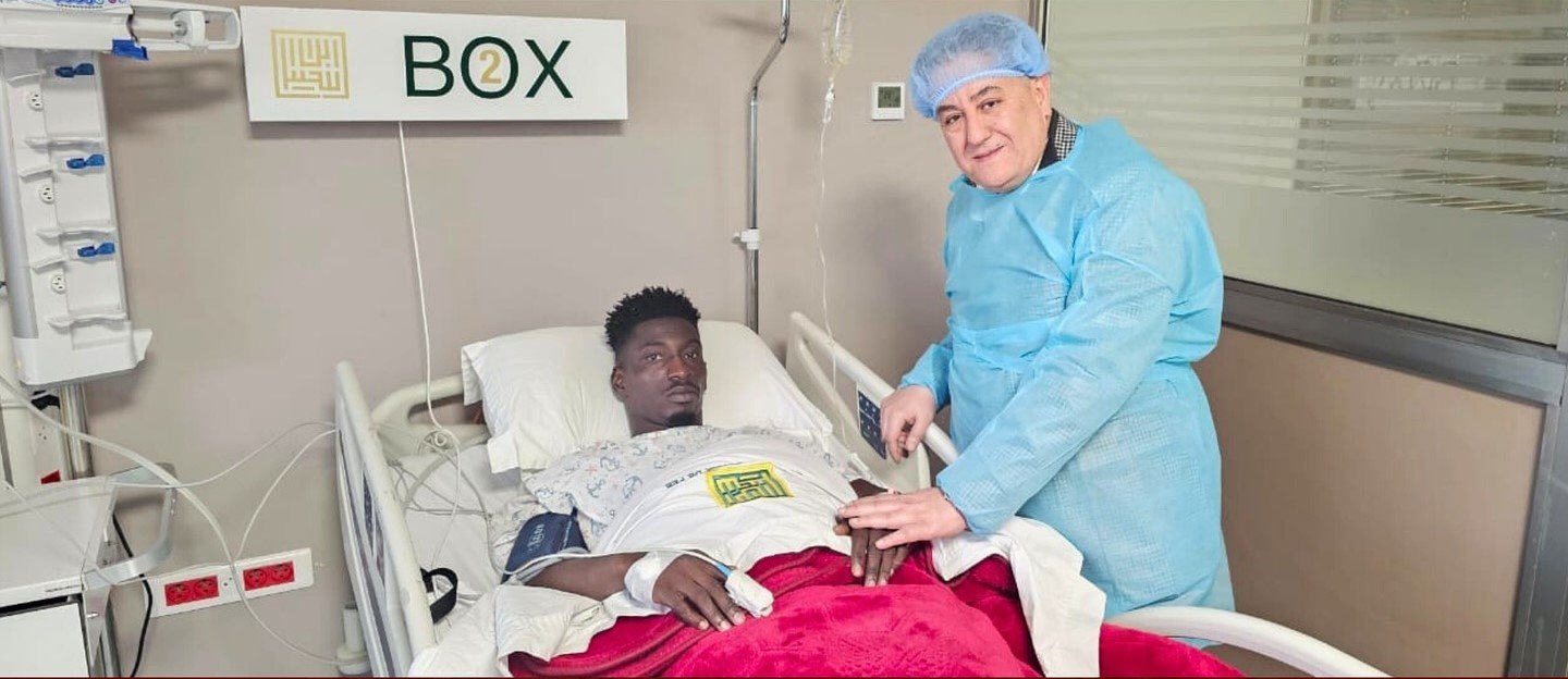 النادي المكناسي يطمئن جماهيره حول حالة الشيخ عمر فاي بعد الإصابة في مباراة المغرب الفاسي