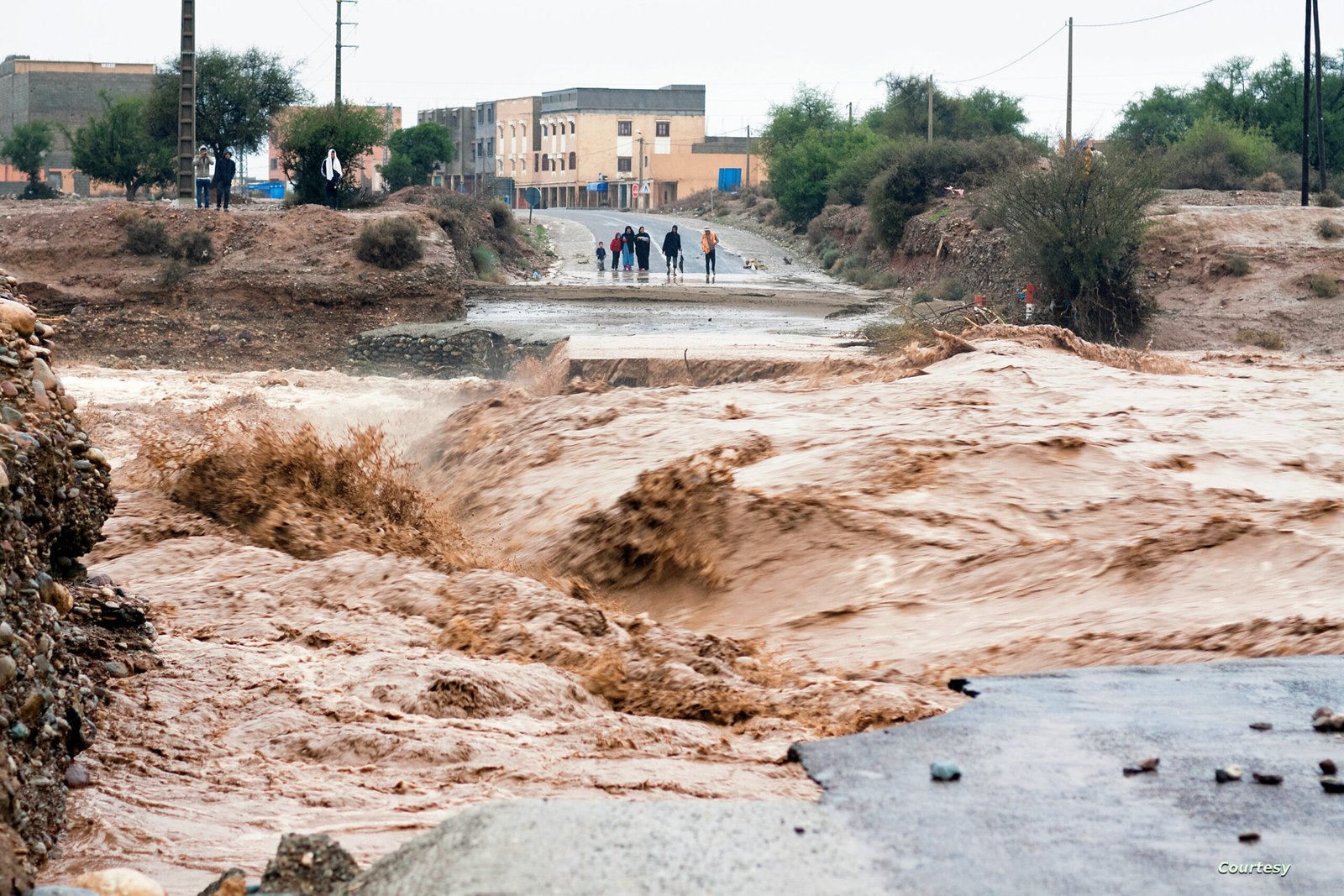 نشرة إنذارية: أمطار قوية تضرب أقاليم فكيك والرشيدية وميدلت