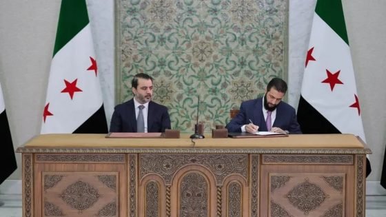 سوريا.. أحمد الشرع يوقع مسودة الإعلان الدستوري