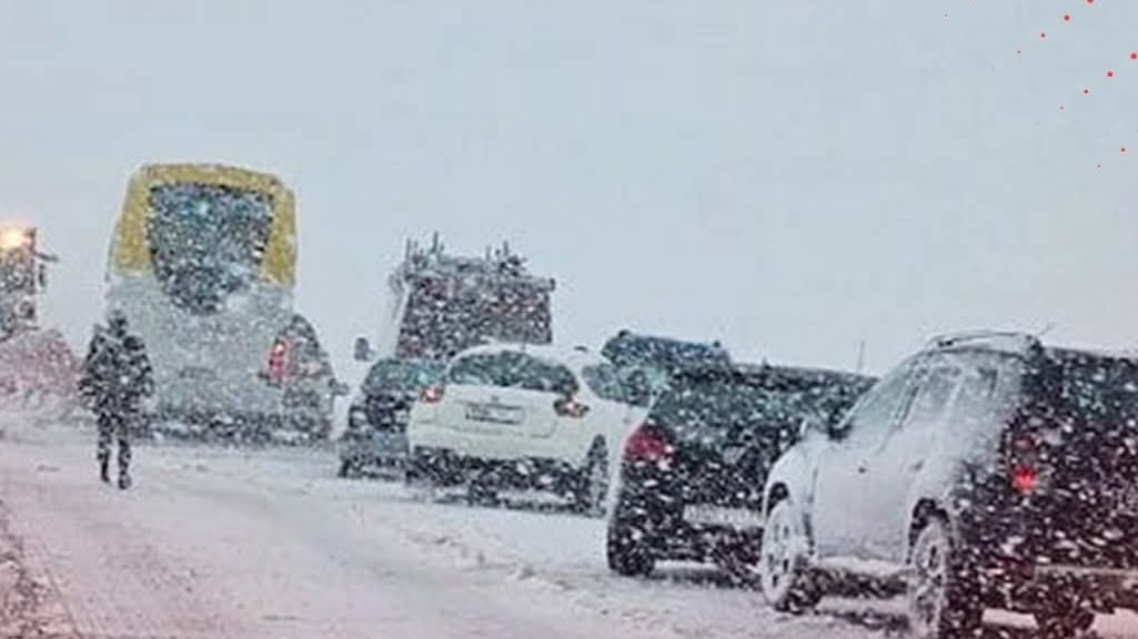 نشرة إنذارية حمراء وبرتقالية ، ثلوج وأمطار من السبت إلى الإثنين