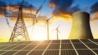 التحول نحو الطاقة المتجددة: هل يشهد النفط عصرًا جديدًا من التحديات؟