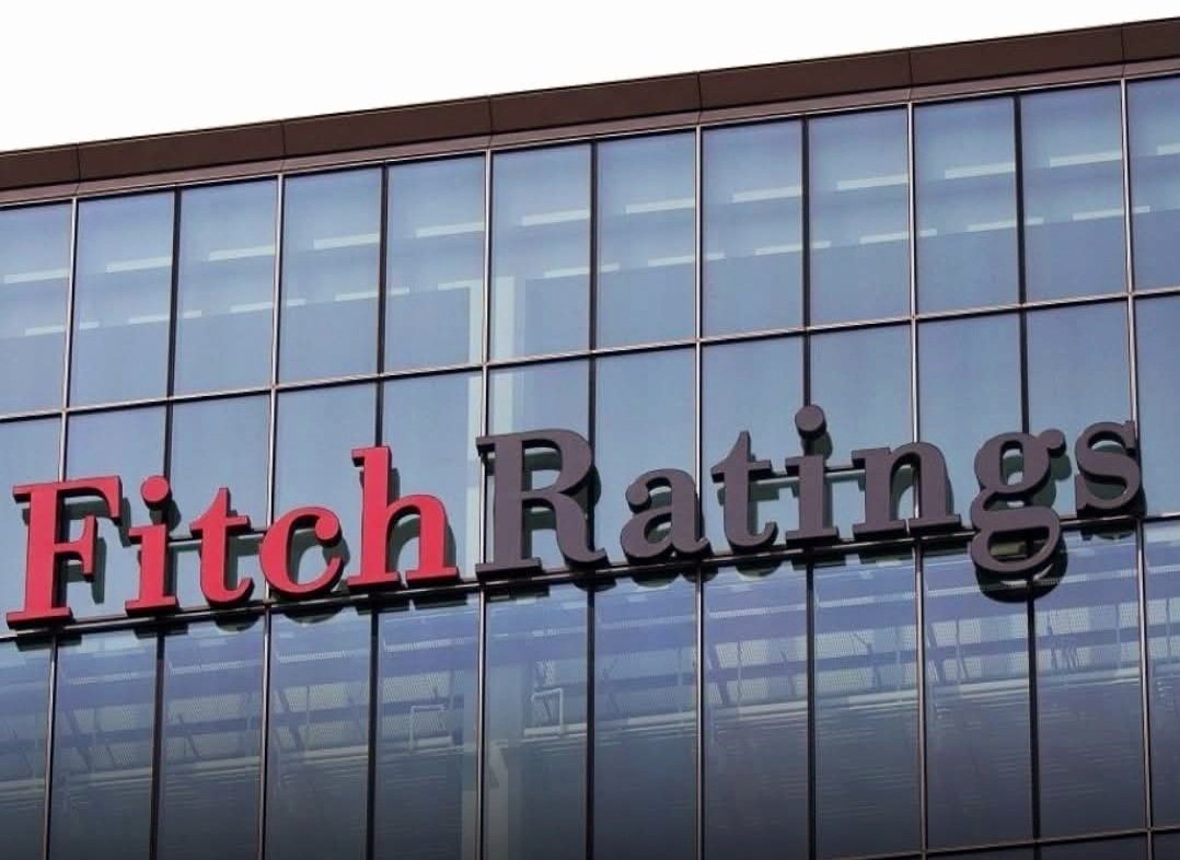 وكالة فيتش تحذر من تأثيرات الحرب التجارية الأمريكية على النمو الاقتصادي والتضخم العالمي