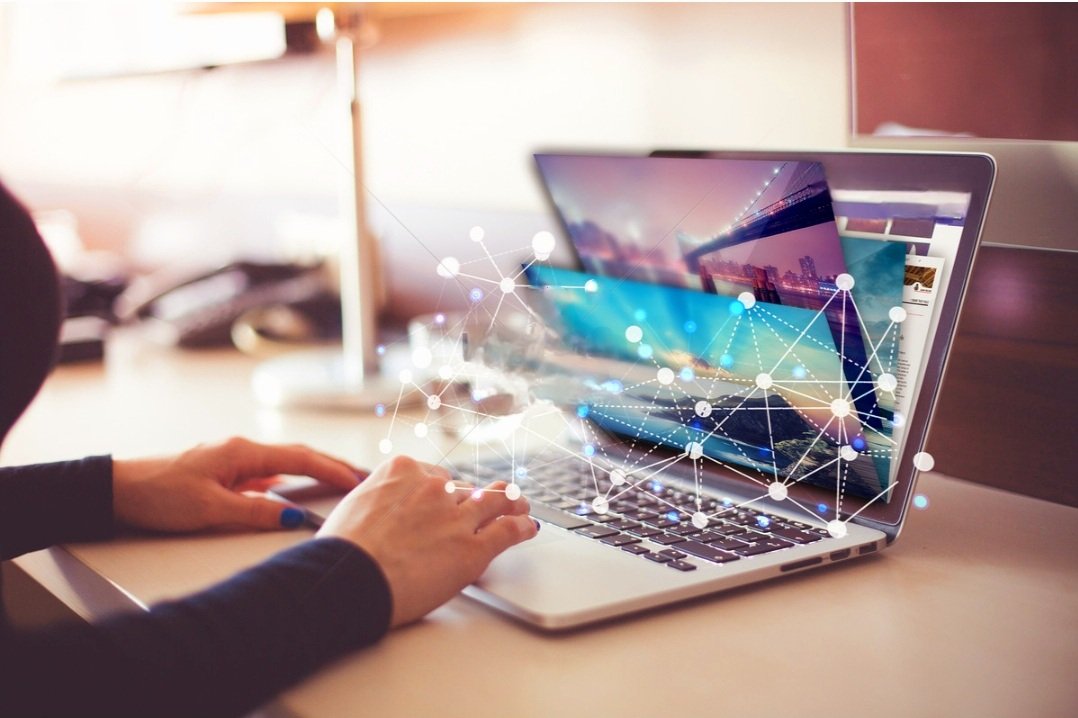 الذكاء الاصطناعي في الصحافة: هل يهدد الإبداع أم يعززه؟