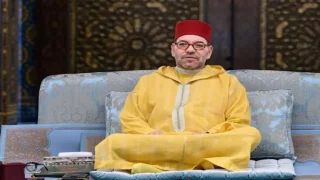 أمير المؤمنين يؤدي صلاة العيد بمسجد أهل فاس بالرباط