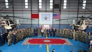 المغرب يستقبل الدفعة الأولى من مروحيات أباتشي AH-64E في خطوة استراتيجية