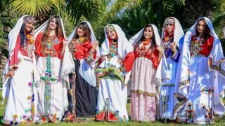 الأزياء الأمازيغية في المغرب.. حين تروي الألوان حكاية الأرض والهوية