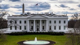 البيت الأبيض يرفض الخطة العربية لإعمار غزة ويدعم رؤية ترامب