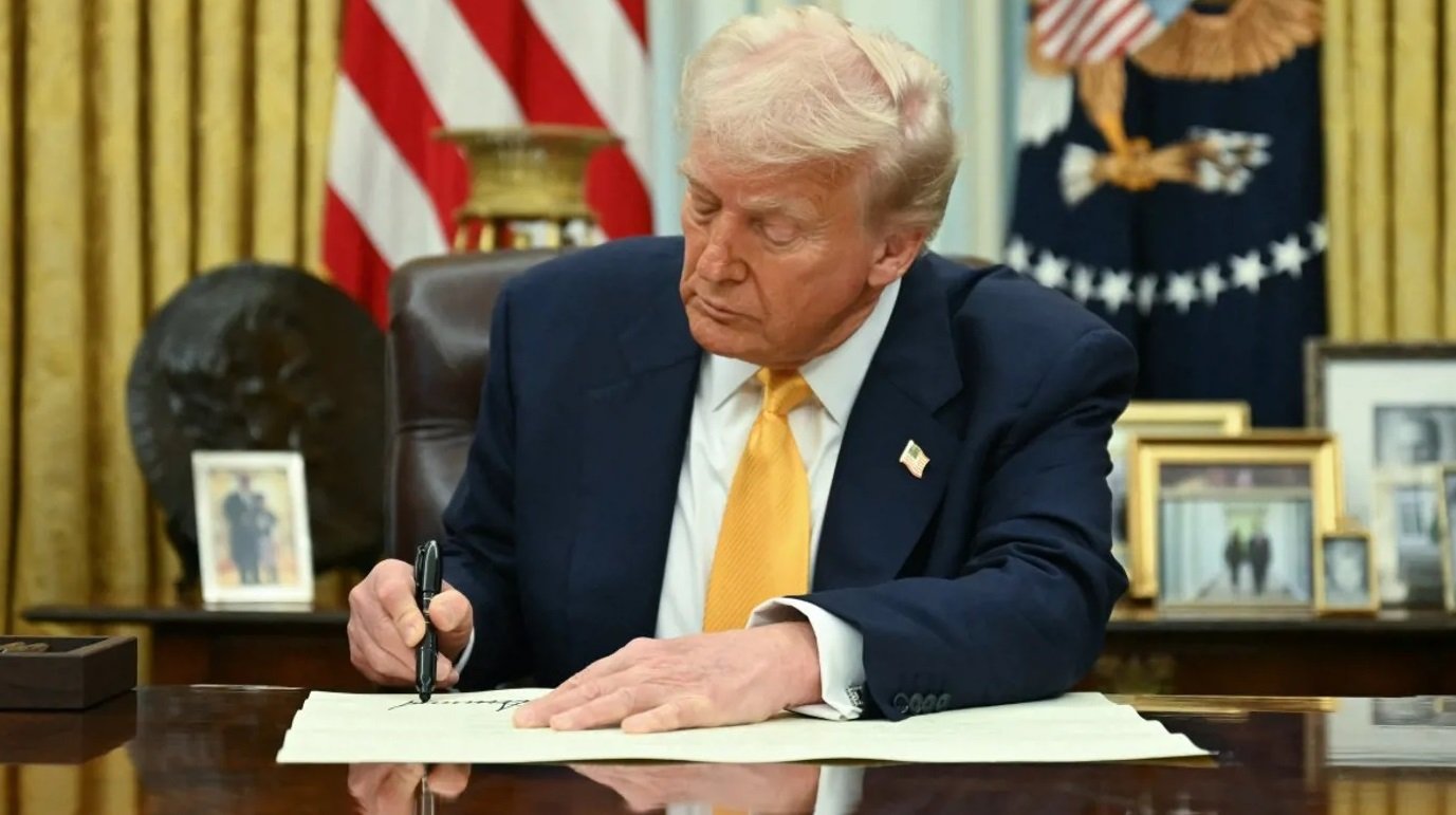 ترامب من الإمارات : قريبا سيصبح العالم أكثر أماناً