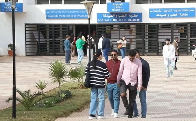 هل تتحرك وزارة التعليم العالي لصرف مستحقات طلبة الطب؟