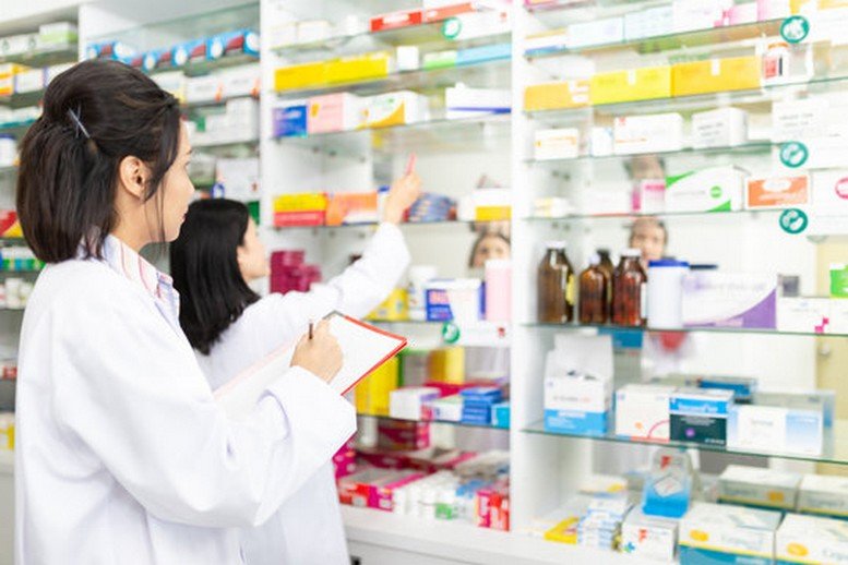 صيادلة المغرب يحذرون من مخاطر تطبيق نظام “الرقمنة” للوصفات الطبية