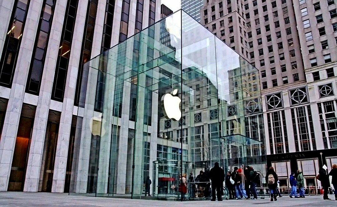 زيادة محتملة في أسعار هواتف آيفون بسبب الرسوم الجمركية الأمريكية