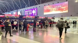 الصين تحذر مواطنيها من السفر إلى الولايات المتحدة وسط تصاعد التوترات