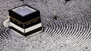 مركز الفلك الدولي يحدد موعد عيد الأضحى 2025