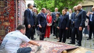 الأميرة للا حسناء تزور المهرجان الدولي للسجاد بأذربيجان وتكرم التراث اللامادي المشترك