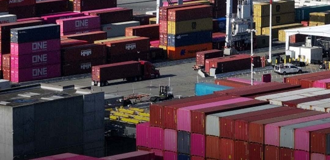 محكمة الاستئناف الفيدرالية تعلّق مؤقتًا حكم إلغاء الرسوم الجمركية المفروضة في عهد ترامب