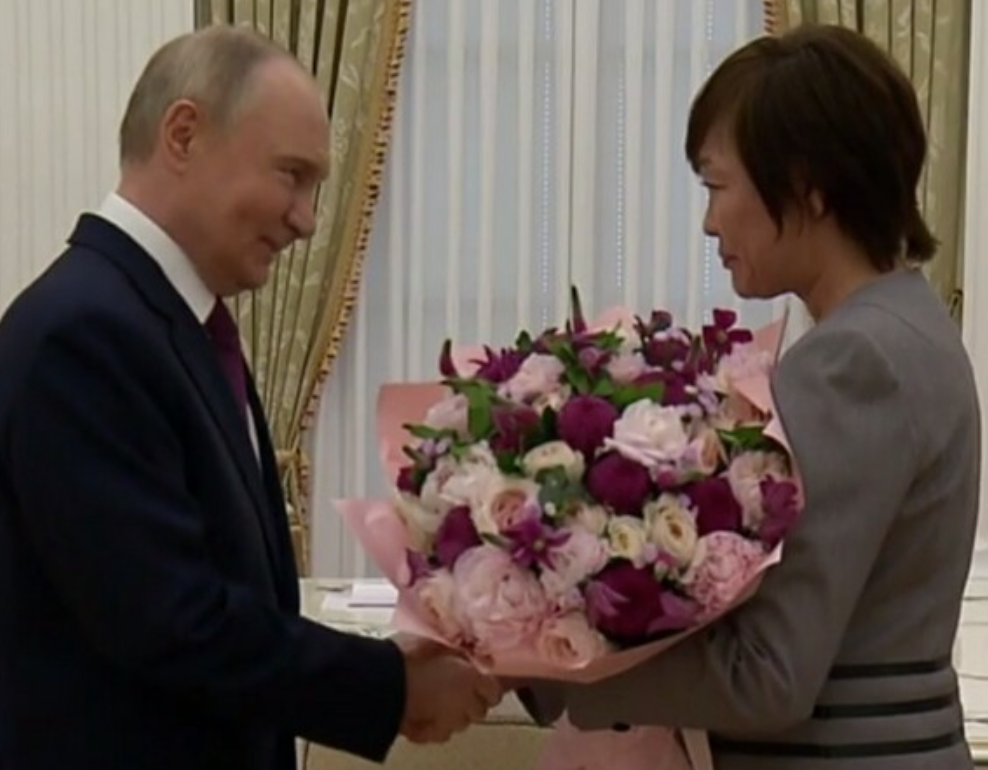 بوتين يشيد بجهود شينزو آبي في تعزيز العلاقات الروسية اليابانية و يصف وفاته بالخسارة لا تعوض