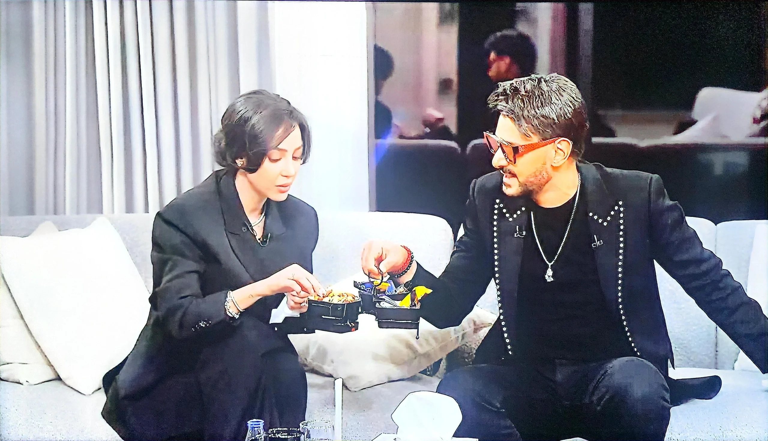 مفاجأة غير متوقعة تجمع بين الفنانة المغربية بسمة بوسيل و المصري رامز جلال