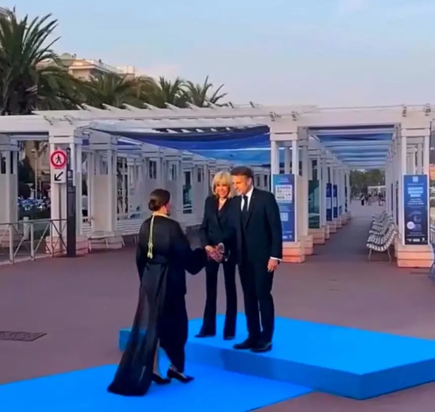 ماكرون يُشيد بالإلتزام “القوي” للملك محمد السادس في تطوير الإقتصاد الأزرق في إفريقيا