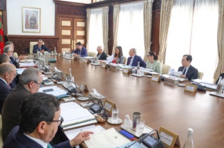 مجلس الحكومة يصادق على مشروع مرسوم يتعلق بمدونة السير على الطرق بشأن المركبات