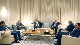 تشظي الأغلبية الحكومية في المغرب: معارضة من الداخل أم تكتيك انتخابي؟