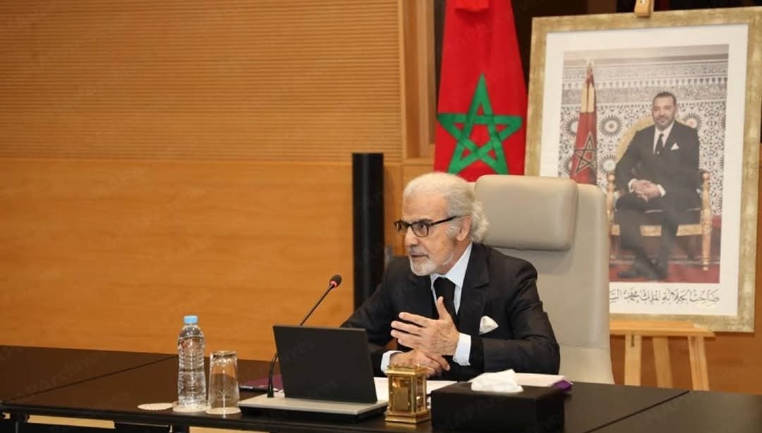 والي بنك المغرب يكشف عن تجربة جديدة في الأداء الرقمي ويعلن عن مشروع قانون للعملات المشفرة