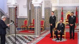 جلالة الملك يستقبل والي بنك المغرب