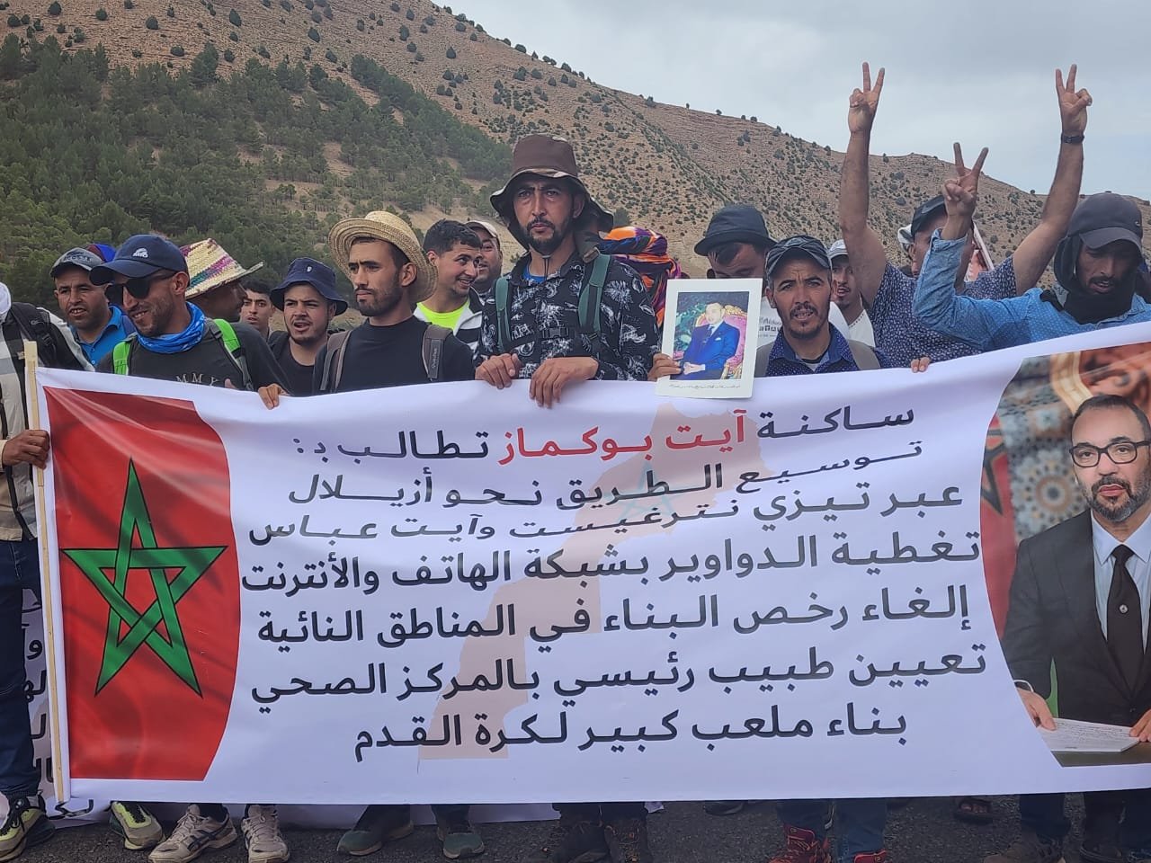 لقاء ساكنة آيت بوكماز بعامل الإقليم ينتهي بوعود بالاستجابة لمطالبهم في أقرب الآجال