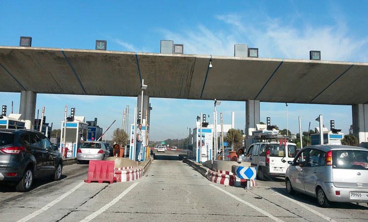 وزارة النقل ترخّص باستخدام صفائح السير الدولي داخل المغرب