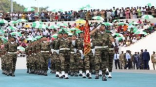الجيش المغربي يشارك في عرض عسكري بكوت ديفوار احتفالاً بذكرى الاستقلال  