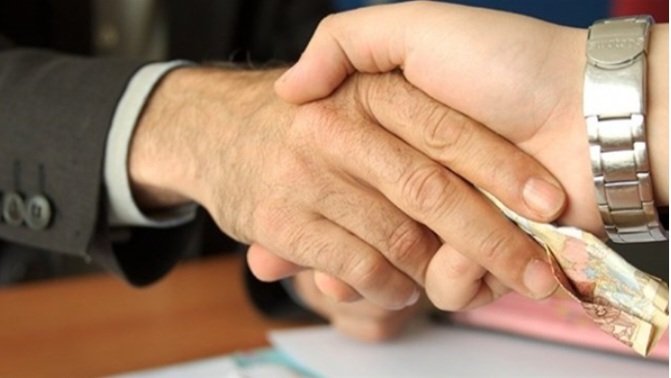 الحكومة ترفع وتيرة محاربة الفساد وتعلن بلوغ 76% من أهداف الاستراتيجية الوطنية