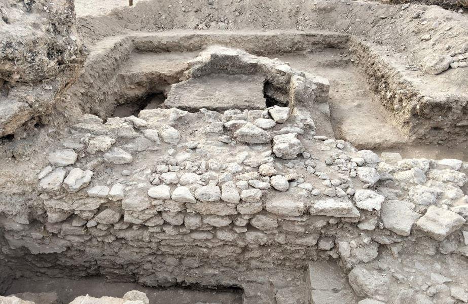 اكتشافات أثرية جديدة لفريق مغربي بموقع المدينة الغربية في سيدي بنور