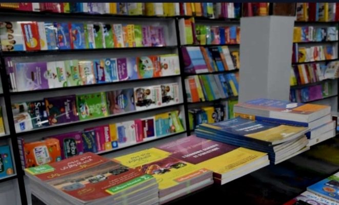 كتبيو المغرب يدقون ناقوس الخطر بسبب خروقات في توزيع كتب “مدرسة الريادة”