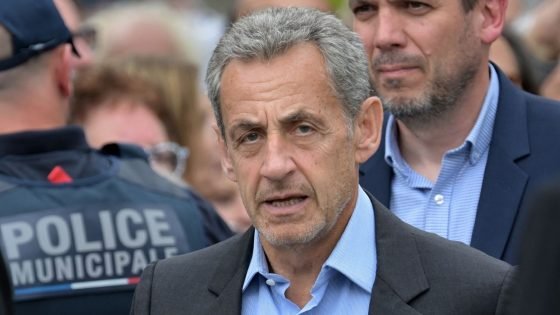 صحيفة فرنسية تكشف عن أسرار الأيام الأولى لساركوزي خلف القضبان