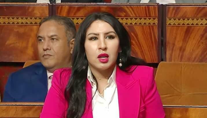 نائبة برلمانية تطالب الحكومة بمراجعة قرار اعتماد الساعة الإضافية الدائمة بسبب “أضرارها الصحية والاجتماعية”