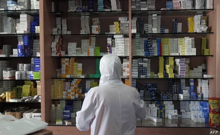الصيادلة يحذرون من فوضى سوق المكملات الغذائية