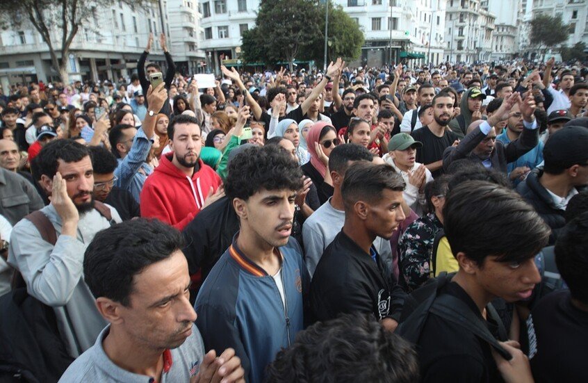 “جيل زد” تٌعلق احتجاجاتها مؤقتا بعد خطاب الملك الذي حمل صدى مطالبها