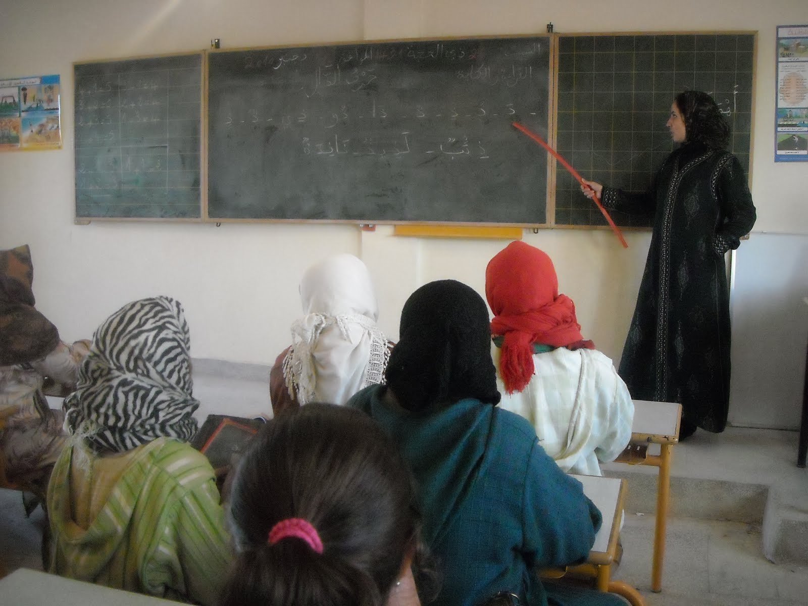 تقرير برلماني: ربع المغاربة ما زالوا أميين رغم عقود من برامج محو الأمية