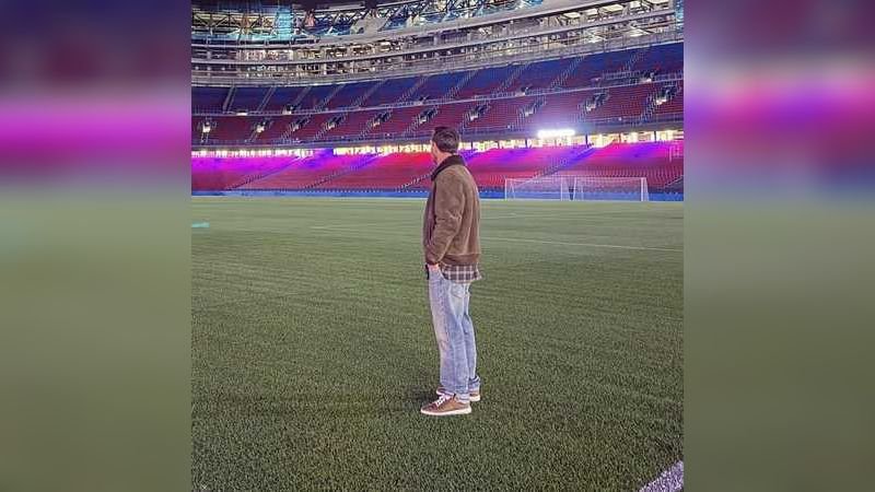 ميسي يعود إلى معقله التاريخي بصمت يملؤه الحنين