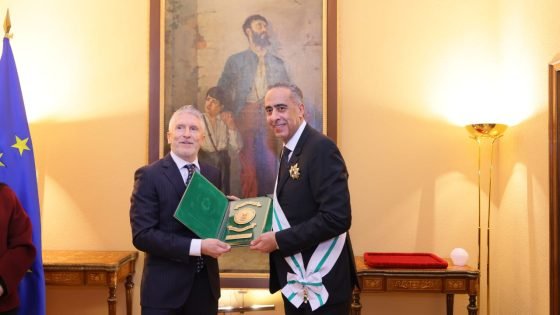 المدير العام للأمن الوطني ولمراقبة التراب الوطني يتقلَّد وسام الصليب الأكبر للاستحقاق للحرس المدني الإسباني