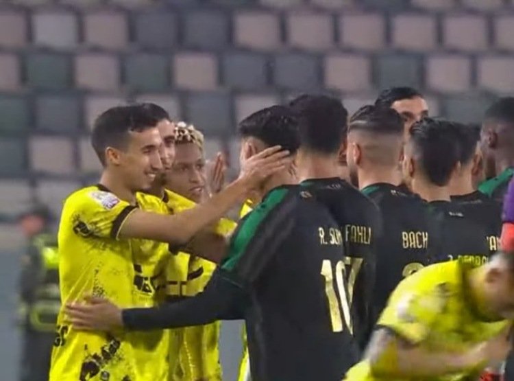 الجيش الملكي يتعادل أمام ضيفه المغرب الفاسي بدون أهداف