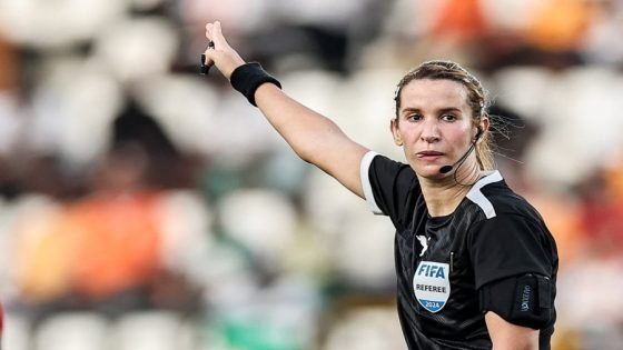 اعتزال بشرى الكربوبي يكشف توتراً جديداً داخل مديرية التحكيم المغربية