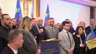 فرحات مهني يعلن من باريس “استقلال القبائل” وتأسيس الجمهورية الفدرالية