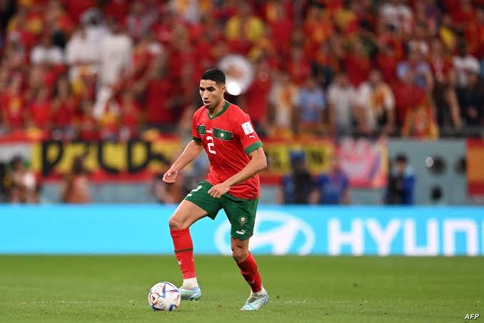 أشرف حكيمي ضمن القائمة النهائية لغلوب سوكر 2025