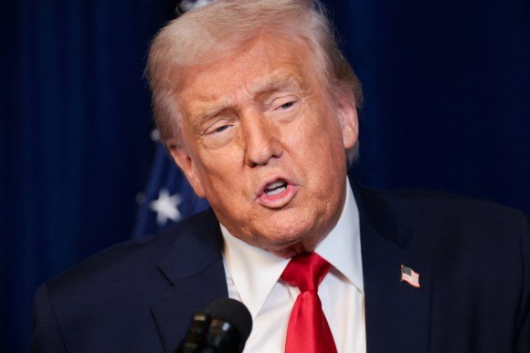 ترامب يتوعد بالتدخل إذا لجأت إيران إلى العنف ضد المتظاهرين